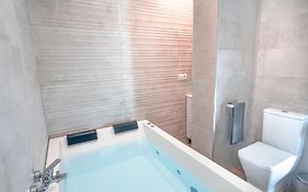 Acogedor Estudio en Triana con Jacuzzi y Wifi